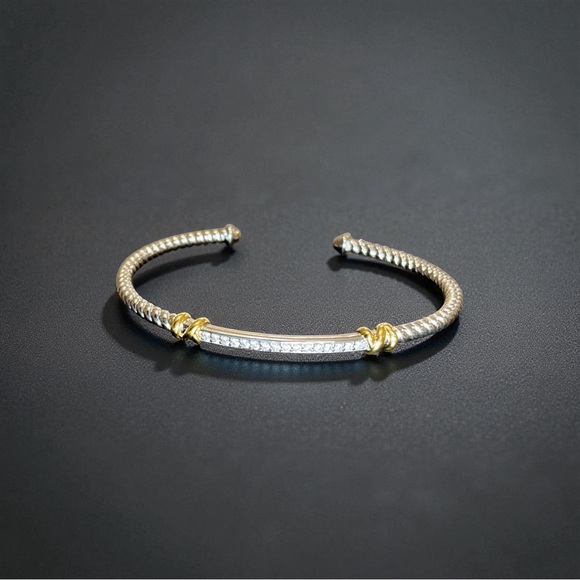 David Yurman Petite Helena Classic Cable Station Bracelet with Diamonds - Picture 2 of 4